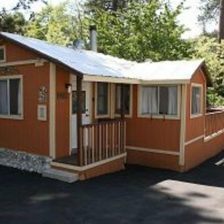 Sleepy Hollow Cabins & Hotel Crestline Екстер'єр фото