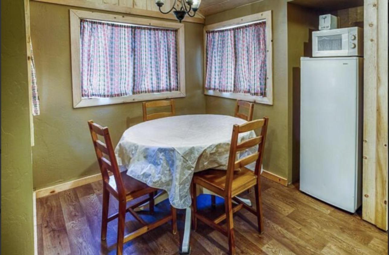 Sleepy Hollow Cabins & Hotel Crestline Екстер'єр фото