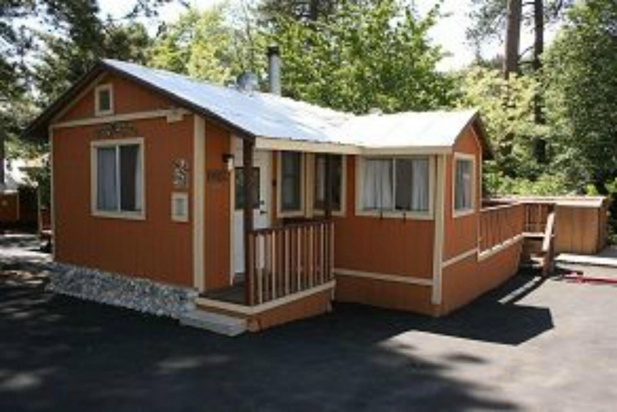 Sleepy Hollow Cabins & Hotel Crestline Екстер'єр фото