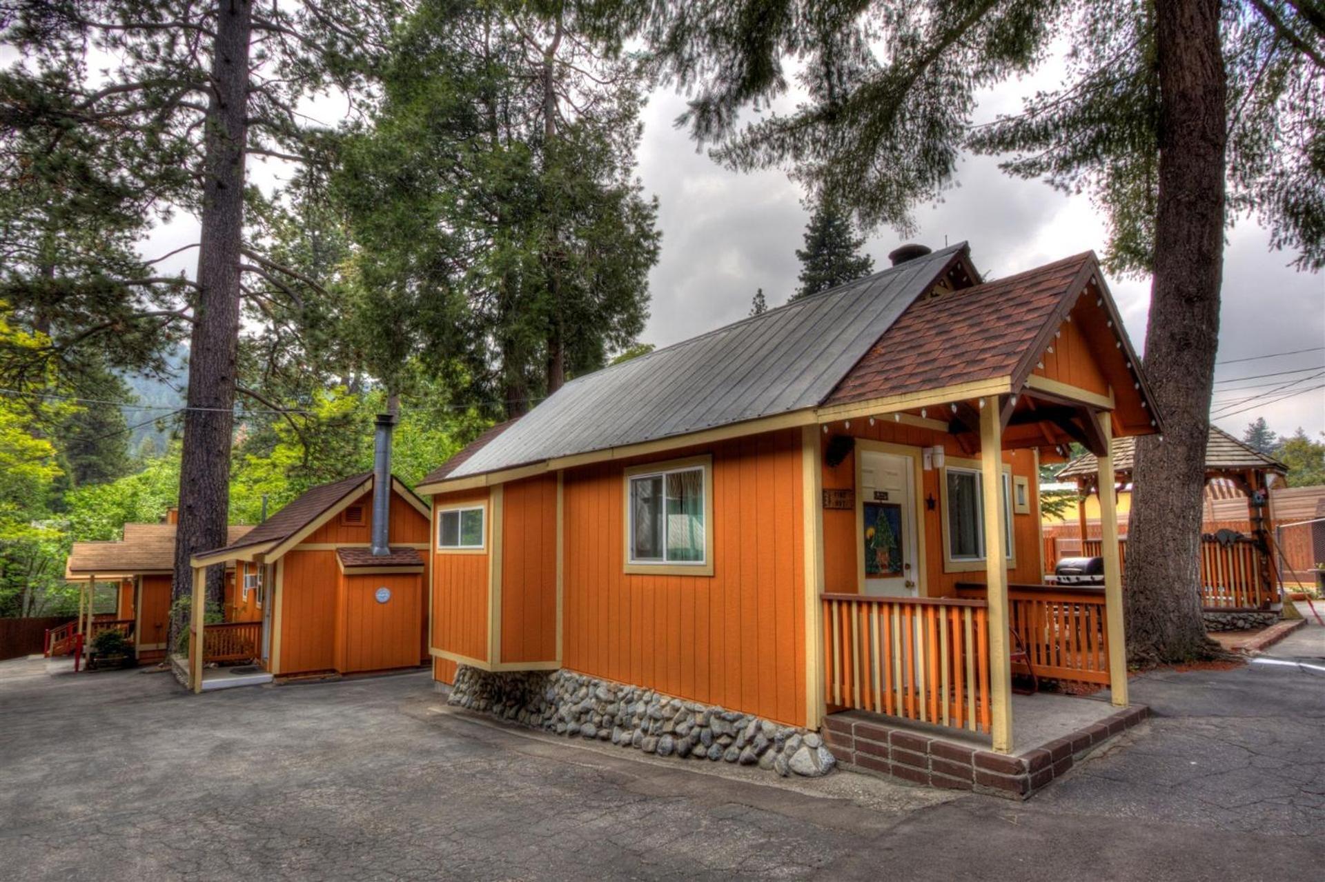 Sleepy Hollow Cabins & Hotel Crestline Екстер'єр фото