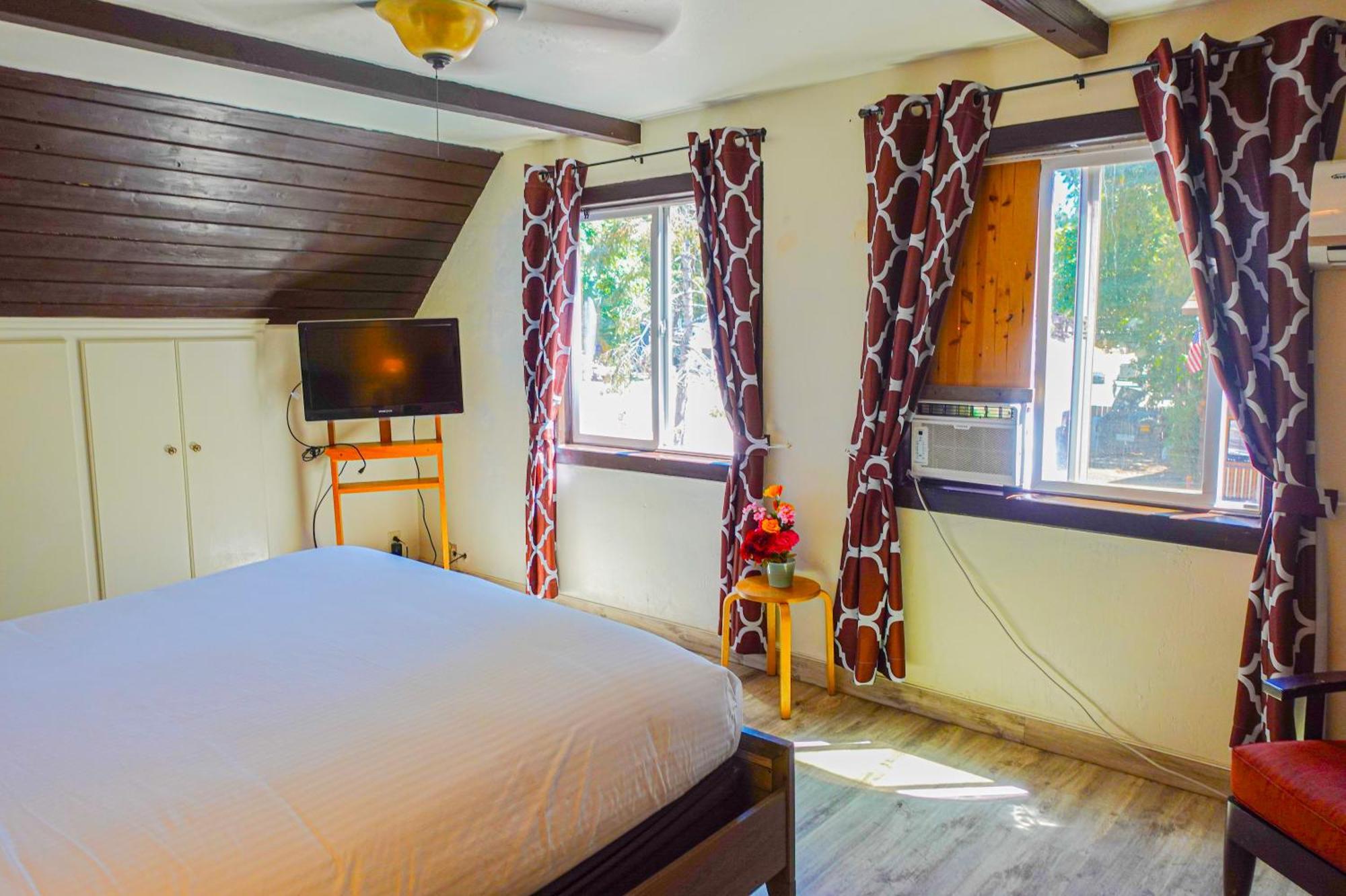 Sleepy Hollow Cabins & Hotel Crestline Екстер'єр фото