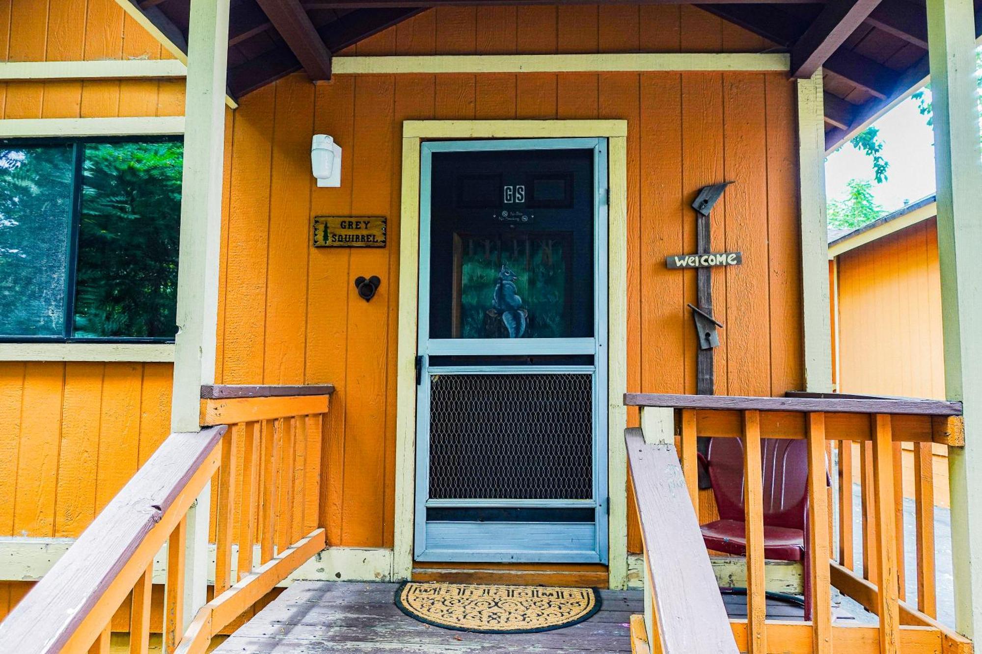 Sleepy Hollow Cabins & Hotel Crestline Екстер'єр фото