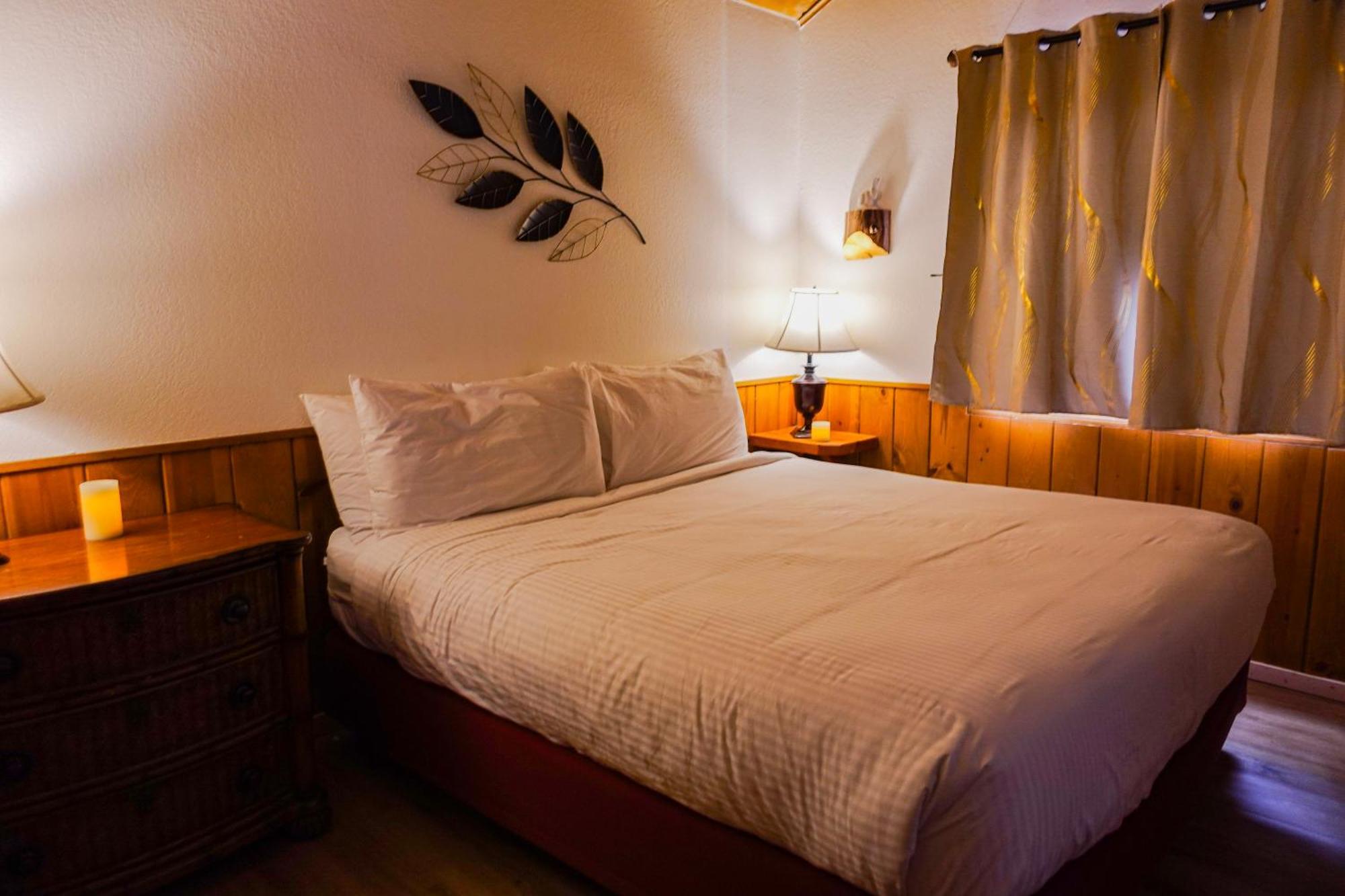 Sleepy Hollow Cabins & Hotel Crestline Екстер'єр фото