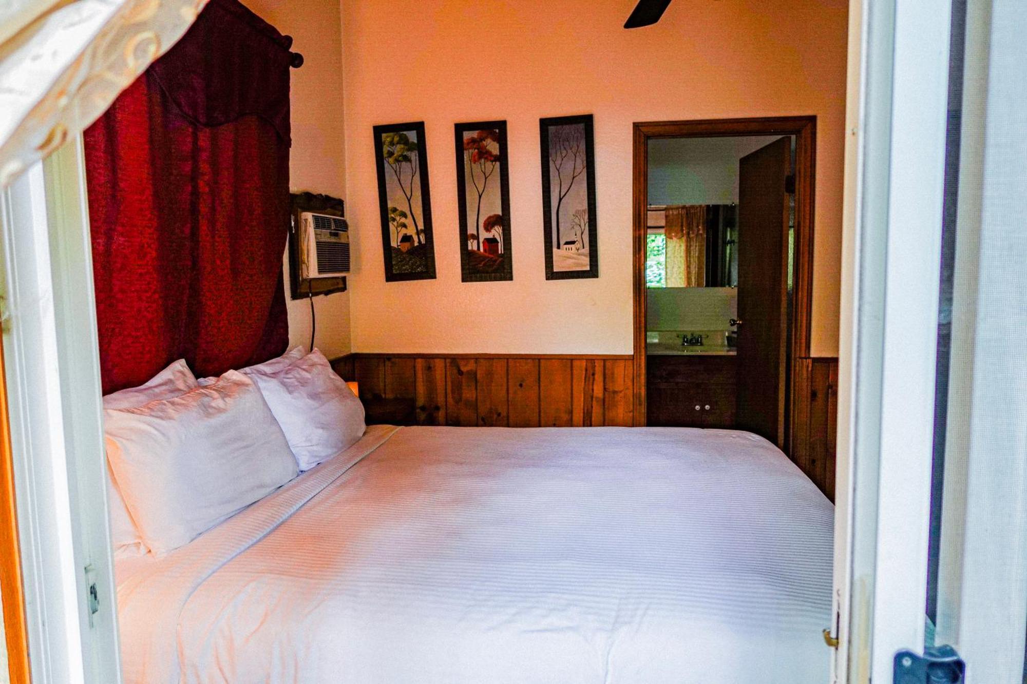 Sleepy Hollow Cabins & Hotel Crestline Екстер'єр фото
