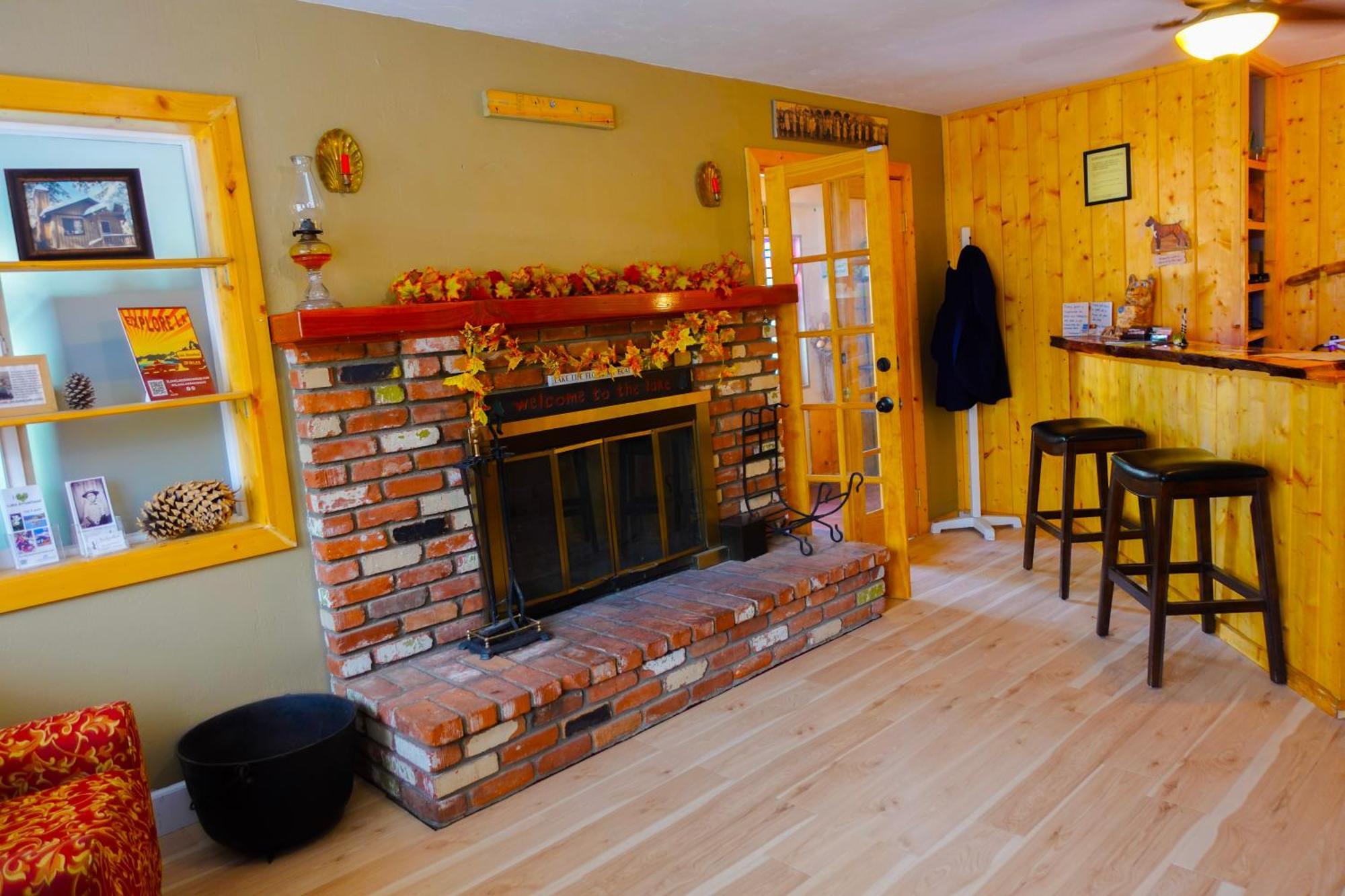 Sleepy Hollow Cabins & Hotel Crestline Екстер'єр фото